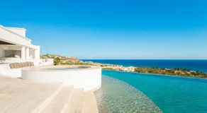 Casa Yvonne Modern Amenities near Exclusive Golf Course Sleeps 16 - Image 4