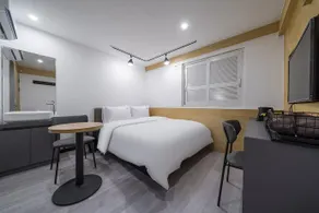 Gem Motel - Image 2