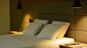 Status Motel - Image 5