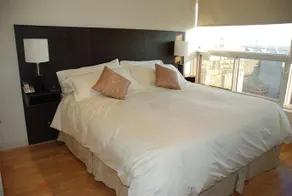 Toronto Luxury Accommodations 700 King Street - Image 2