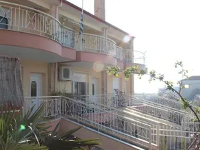 Blue Moon Apartments - Image 2