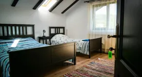 Pensiunea Gradinarilor cu ciubar si statie de incarcare electrica auto - Image 2