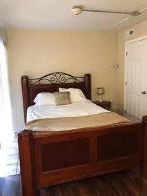 Check it out! 2 BR/ 1 B Apt very close to 1-24 - Image 5