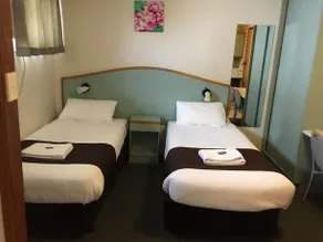 Caloundra Suncourt Motel - Image 4