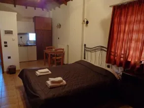 Alonaki Guesthouse - Image 5