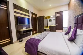 AH1 Hotel - Image 5