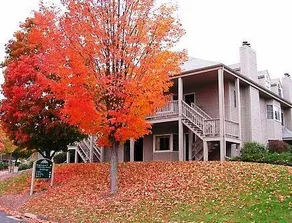 Centennial Inn Hotel & Apartments - Image 2