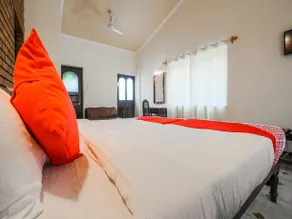 La Petite By OYO Rooms - Image 4