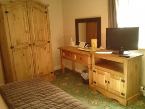 Lamb Inn Guesthouse - Image 4