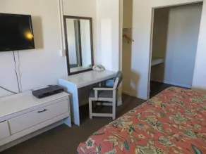 Glo Motel - Image 4