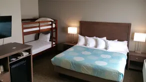Sandhill Inn & Suites - Image 4