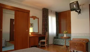Hotel Du Lac Brenzone - Image 3