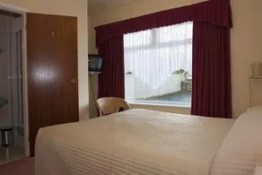 Three Beaches Hotel - Image 4