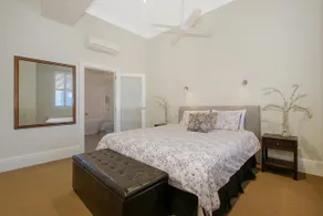 Albury Suites - Waterstreet - Image 5