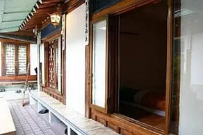 Friends House - Image 4