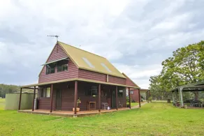 Cedar Creek Retreat Cottages - Image 2