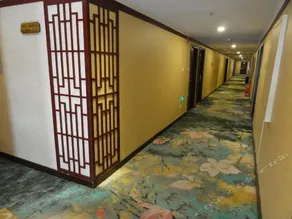Liubai Business Hotel (Bell Tower Hui People Street) - Image 4