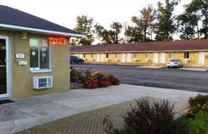 Red Carpet Inn Dix - Image 5