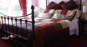 The Hollies Guest House Builth Wells - Image 3