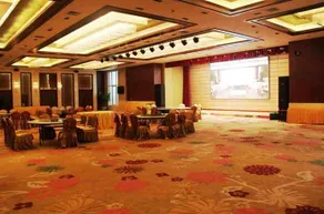 Grand Metropark Hotel Violet Swan - Image 4