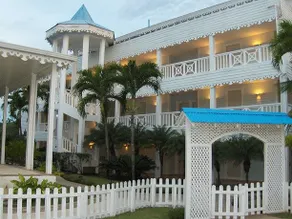 Topacio Azul Hotel Resort & Deluxe - Image 2