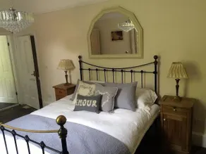 Newcastle Cottage - Image 2