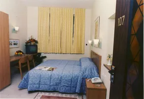 Alon Hotel - Image 1