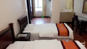 Maxims Hotel - Image 2