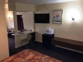 Economy Inn Fort Dodge - Image 3