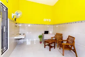 OYO 1427 Azzahra Residence - Image 5