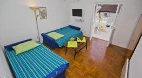 Spacious Central Apartment - Image 4
