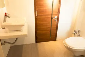 OYO Premium Thane Wagle Industrial Estate - Image 3