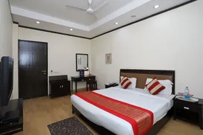 SD Royal Inn By OYO Rooms - Image 3