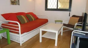 Deluxe City Center Apartment - Image 2
