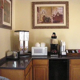 Garden Inn and Suites Dallas - Image 3