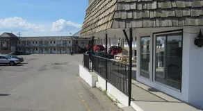 Peace Villa Motel - Image 2