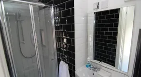Bridge St Apartments - Image 2
