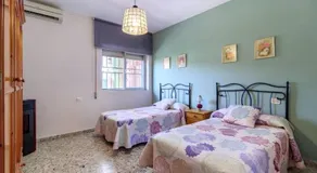 Chalet acogedor con piscina muy cerca de Granada - Image 3