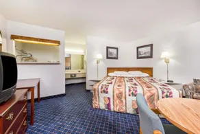 SUNSET INN NORTHLAKE - Image 2