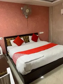 Hotel Legend by OYO Rooms - Image 2