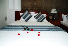 Aura Hotel - Image 2