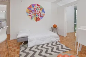 Luxurious Two Bedroom Apartment in Doorman Building - Lincoln Center - Image 4