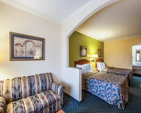 Memory Lane Inn & Suites - Image 4