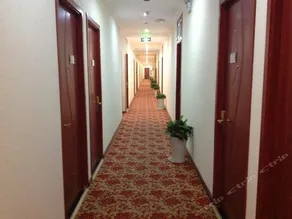 Super 8 Hotel (Beijing Qianmen Guangqumennei Metro Station) - Image 3