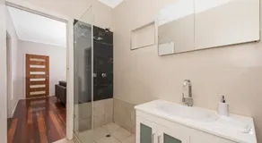 2 bedroom cottage - Image 4