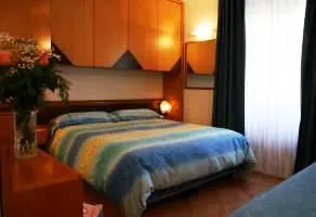 Hotel Garni Lo Scoiattolo - Image 1