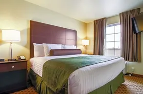 Castle Rock Inn & Suites - Image 2