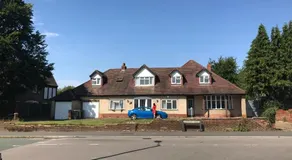 Ashcroft Quiet Garden House-London Luton Airport - Image 3