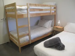 Modern 3 Bedroom Apt With FREE Parking, Netflix, Wifi & Welcome Wine by BnB Pro - Image 5
