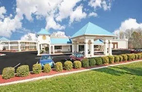 Days Inn Greensboro East - Image 4